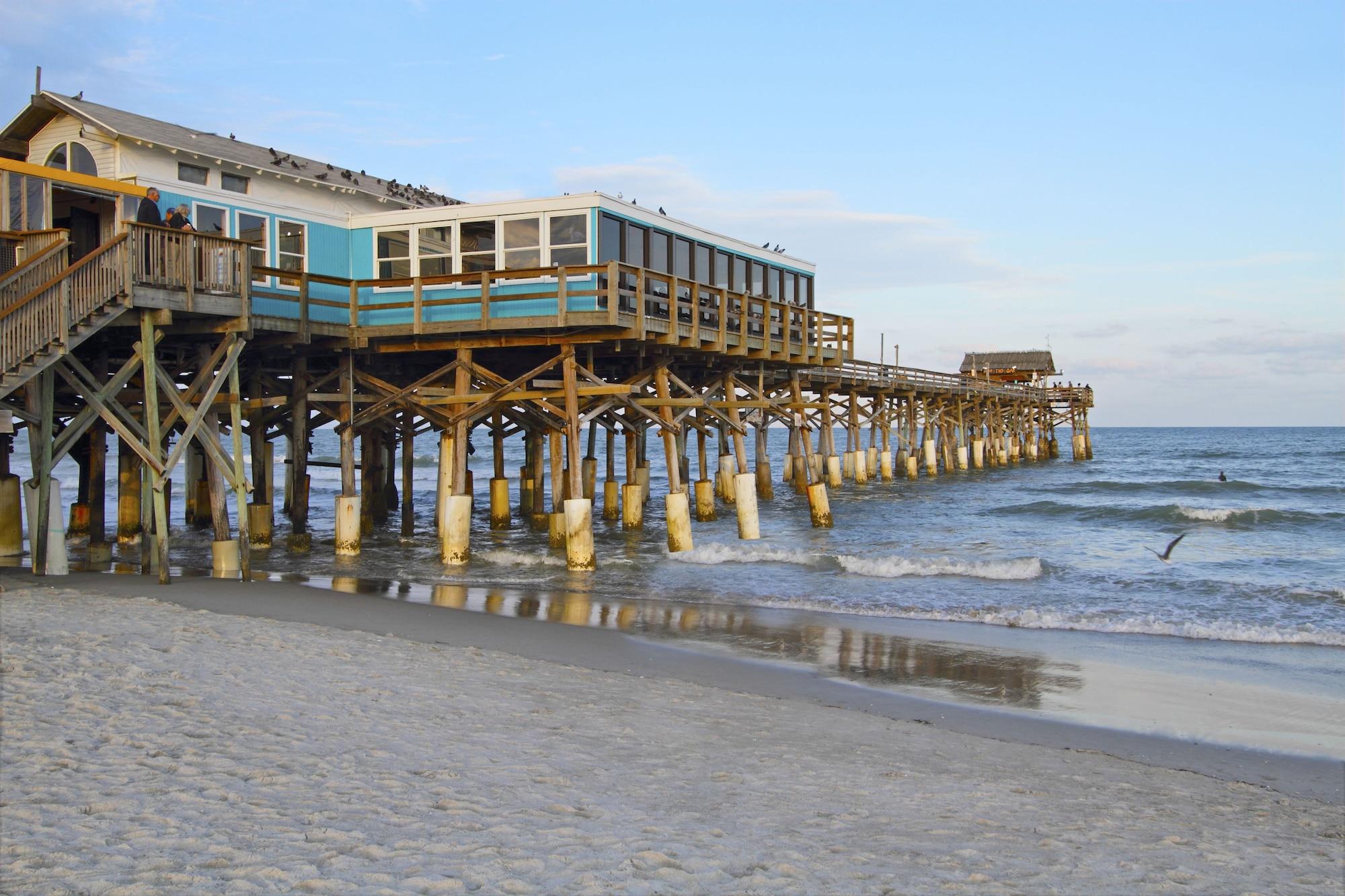 Days Inn By Wyndham Cocoa Beach Port Canaveral Ngoại thất bức ảnh