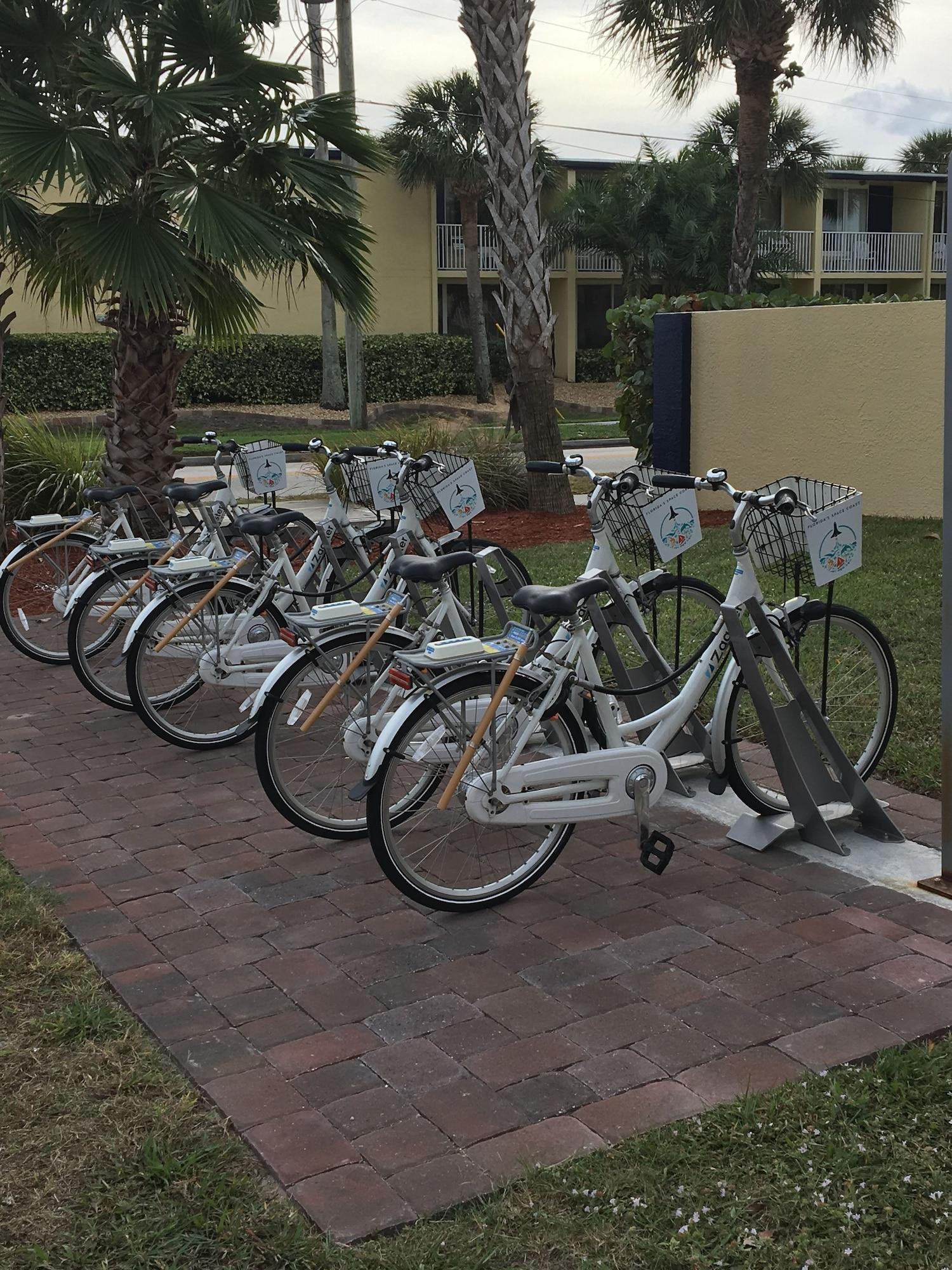 Days Inn By Wyndham Cocoa Beach Port Canaveral Ngoại thất bức ảnh