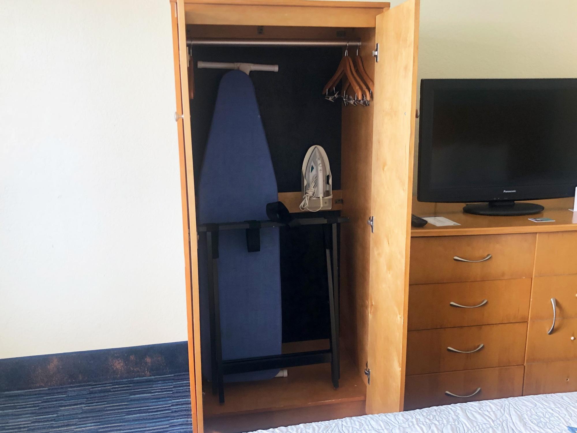 Days Inn By Wyndham Cocoa Beach Port Canaveral Ngoại thất bức ảnh