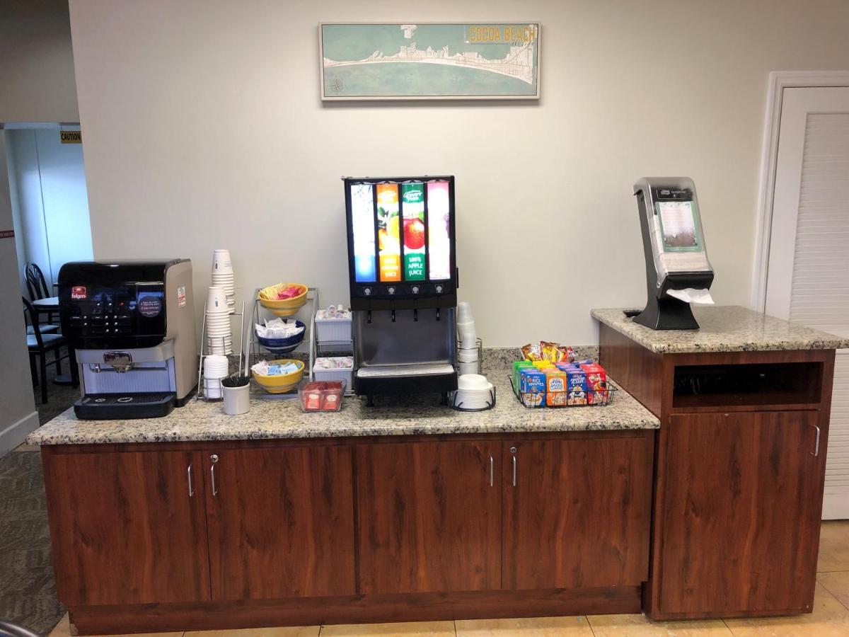 Days Inn By Wyndham Cocoa Beach Port Canaveral Ngoại thất bức ảnh