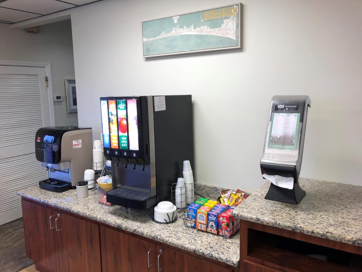 Days Inn By Wyndham Cocoa Beach Port Canaveral Ngoại thất bức ảnh