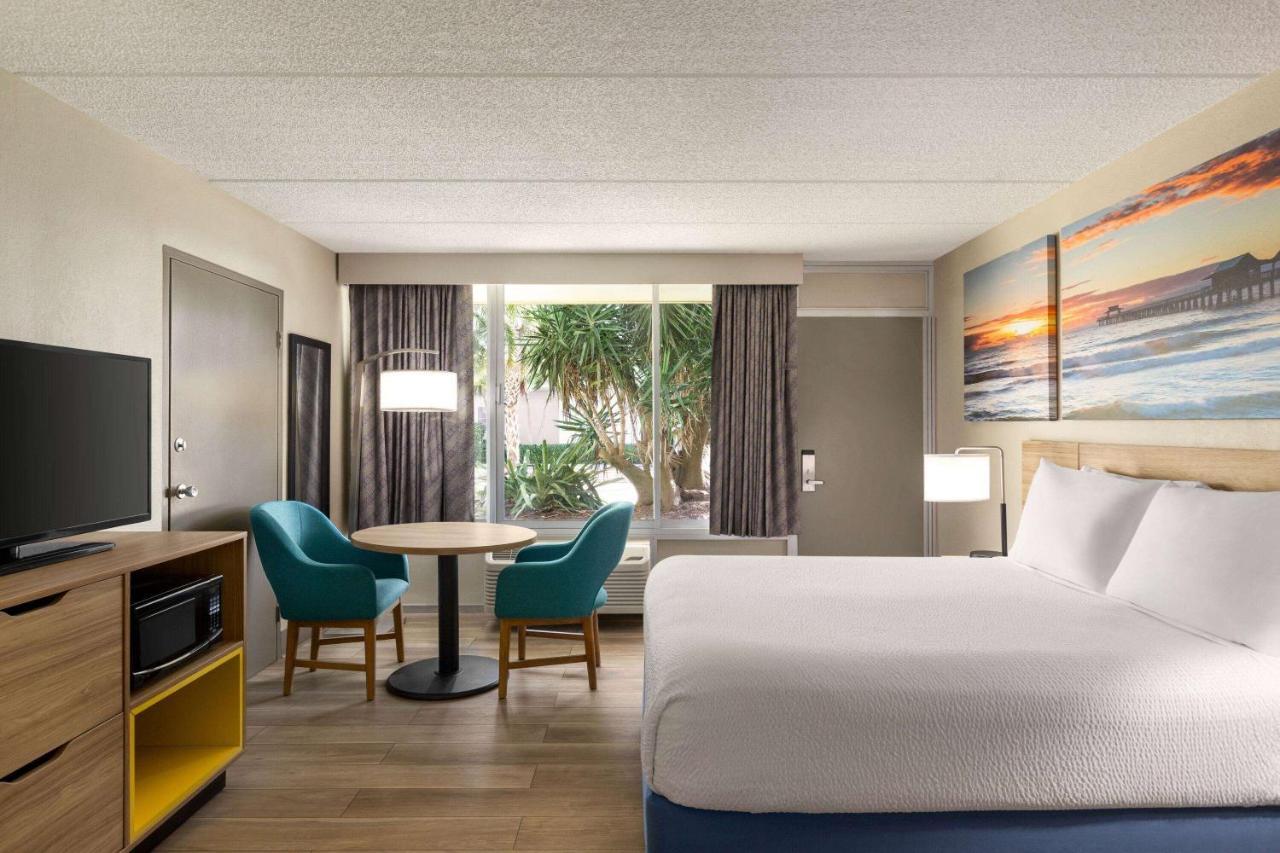 Days Inn By Wyndham Cocoa Beach Port Canaveral Ngoại thất bức ảnh