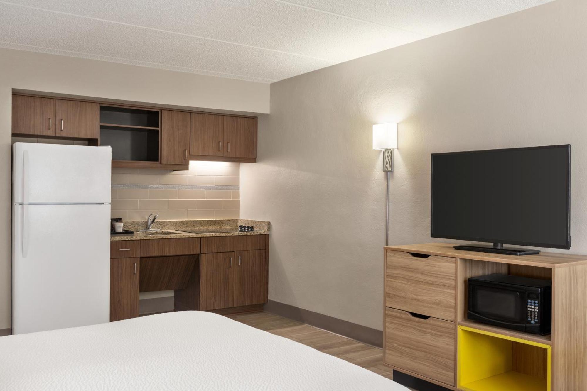 Days Inn By Wyndham Cocoa Beach Port Canaveral Ngoại thất bức ảnh