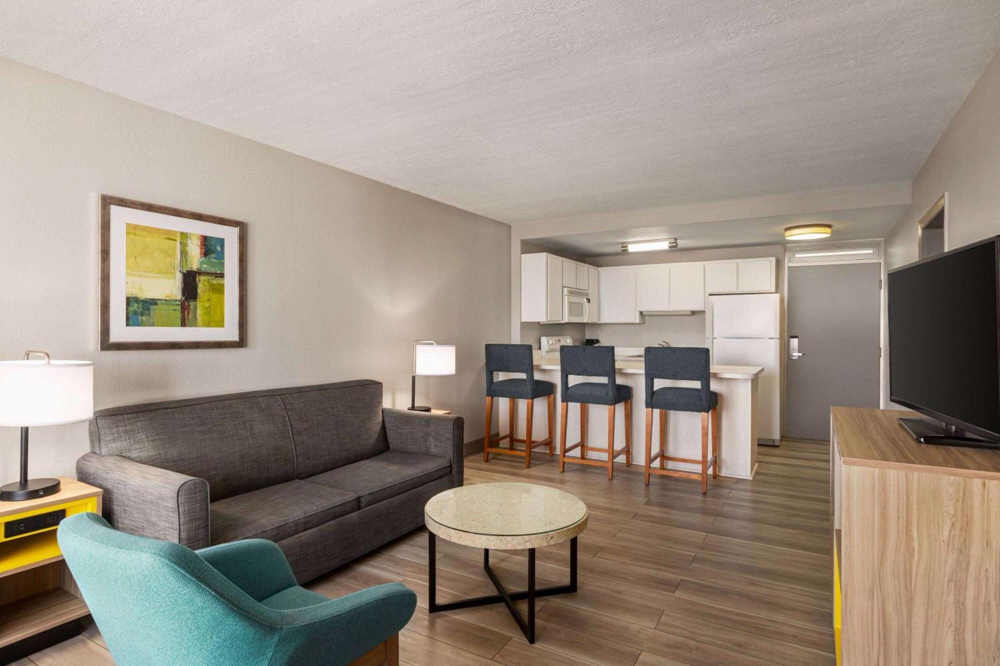 Days Inn By Wyndham Cocoa Beach Port Canaveral Ngoại thất bức ảnh
