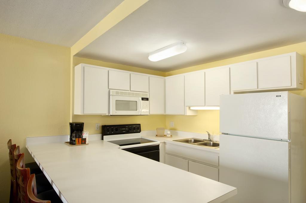 Days Inn By Wyndham Cocoa Beach Port Canaveral Ngoại thất bức ảnh