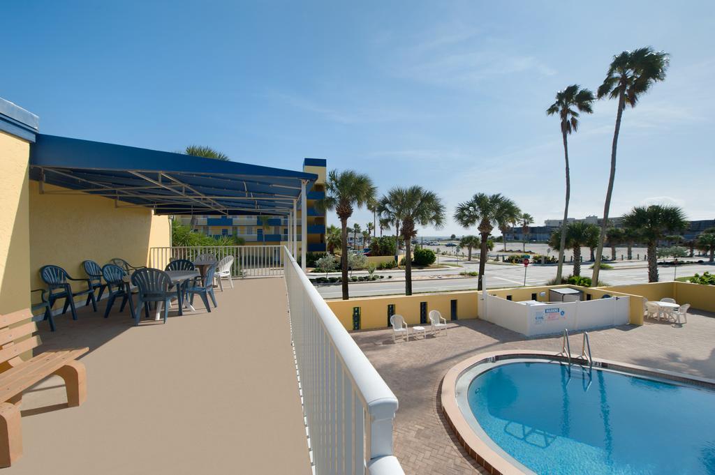 Days Inn By Wyndham Cocoa Beach Port Canaveral Ngoại thất bức ảnh